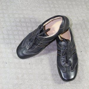 Naturalizer Size 8.5 Low Top Black Leather Lace Up Sneakers